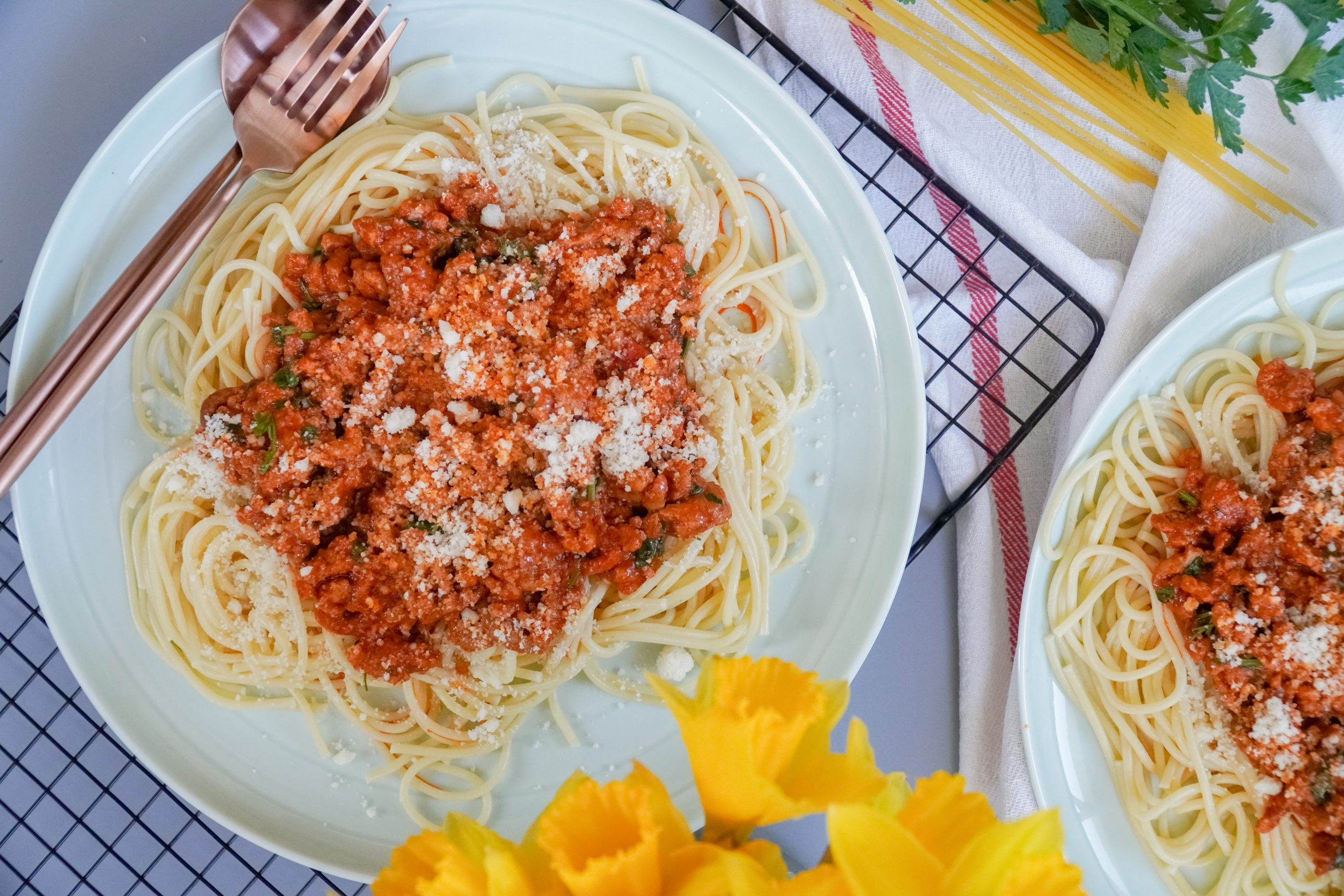 Spaghetti Bolognese mit italienischem Sugo | Kräuterhaus Wurzelsepp ...